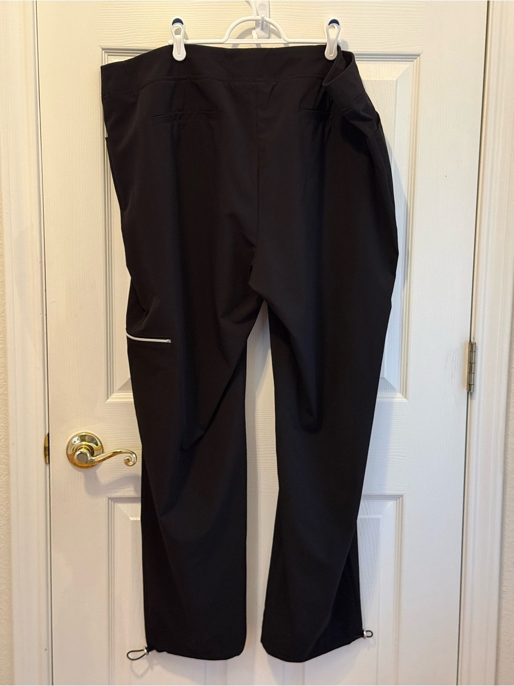Chico’s size 4T Black Straight-Leg Active Joggers with Zip Pocket - Picture 2 of 8